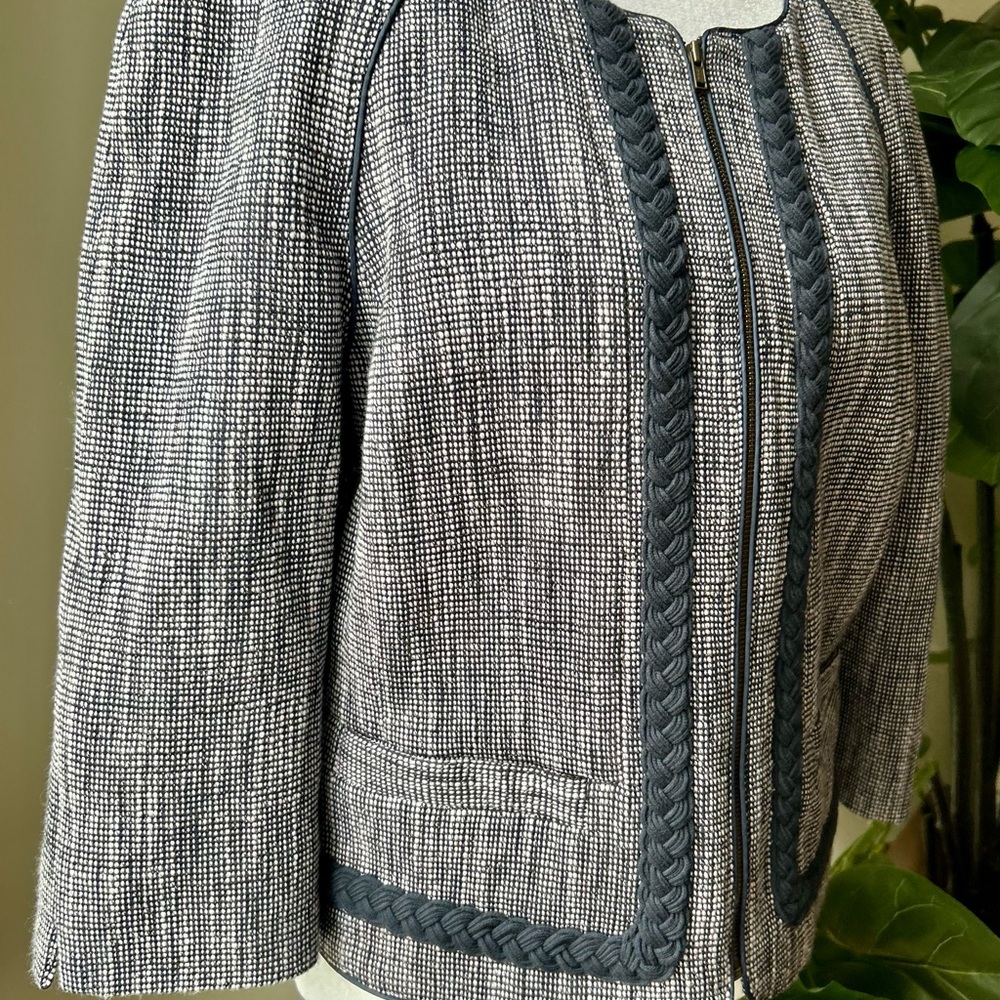 J Crew Dark Blue tweed suiting  jacket - size 12
 
85% Cotton
15% Polyester